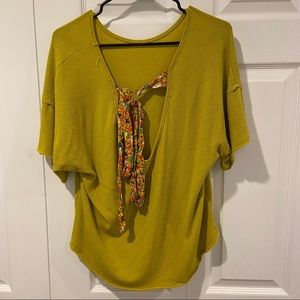 Blu pepper T-shirt blouse. Ribbon back